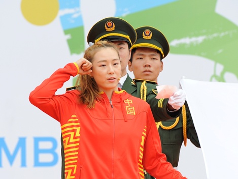 运动员代表牛迪宣誓