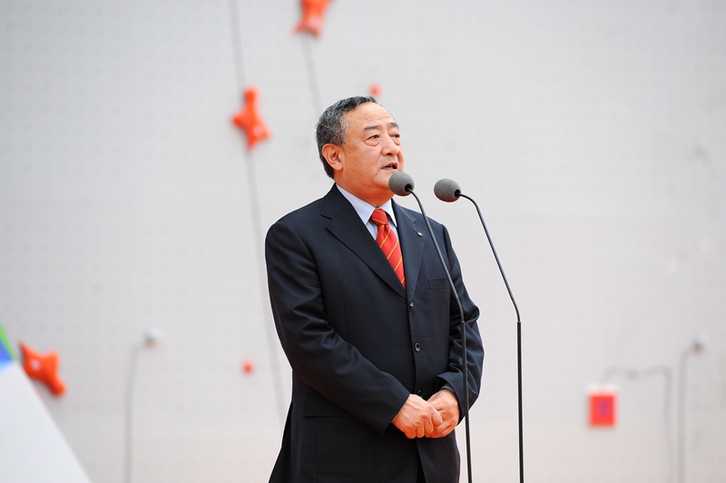 国际大学生体育联合会副主席、教育部学生体育协会联合秘书处秘书长、中国大学生体育协会常务专职副主席兼秘书长杨立国宣布大赛开幕