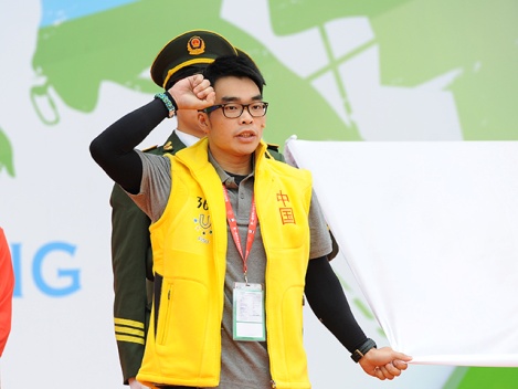 裁判员代表廖文威宣誓